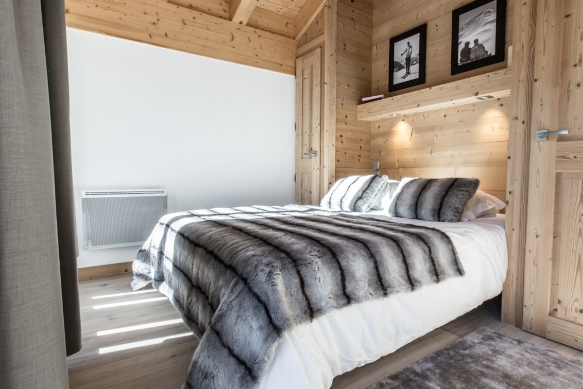 Aspen Lodge A32 Apartment, Courchevel Moriond 1650 double bedroom