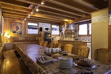 Beriozka Chalet, La Tania dining area