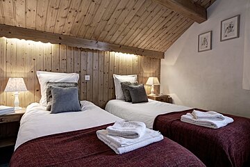 Etoile Chalet, Meribel Village twin bedroom
