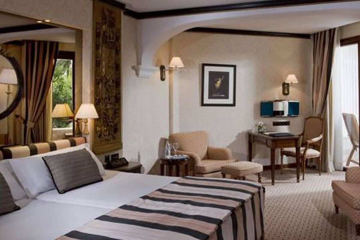 Gran Meliá Victoria Luxury Hotel, Palma de Mallorca double bedroom