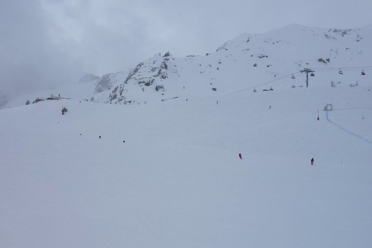 Great snow conditions under grey skies in Chamonix