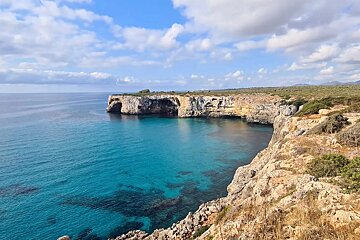 A rocky cliff overlooking a body of water