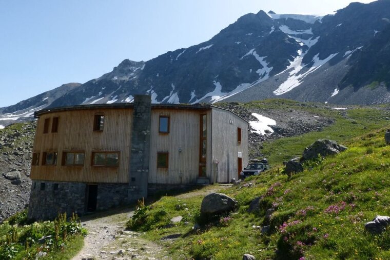 Peclet-Polset Refuge (2747M), Vanoise Tarentaise exterior