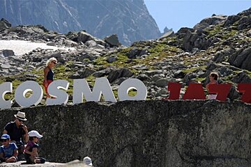 The word cosmo that is on a rock
