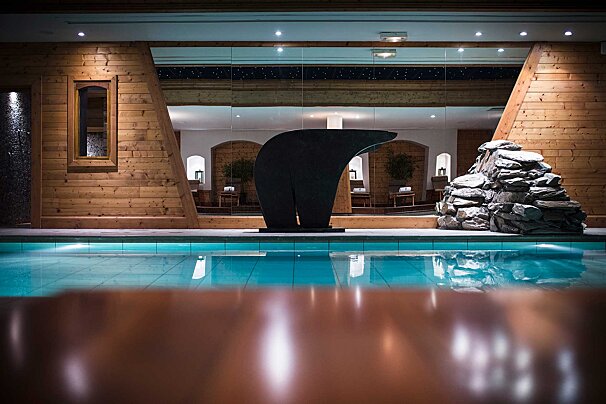 A swimming pool with a sculpture in the middle of it
