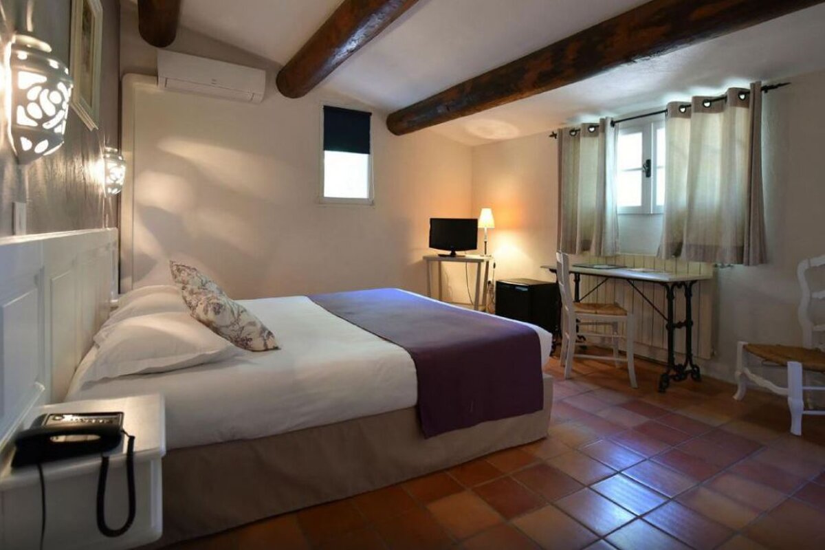 Le Mas de Cure Bourse Hotel, Isle sur la Sorgue double bedroom