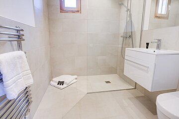 North Star Chalet, Morzine shower room