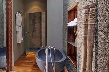 The Giri Residence Hotel & Spa, San Juan bathroom