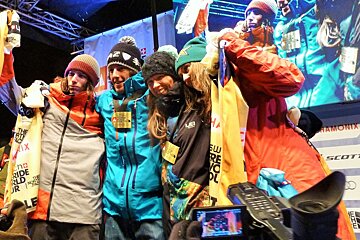 4 riders with their winners bibs