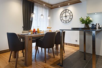 Annapurna B104 Apartment, Les Gets dining room