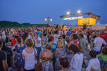 Dansons sur les Quais dance event, City of Bordeaux
