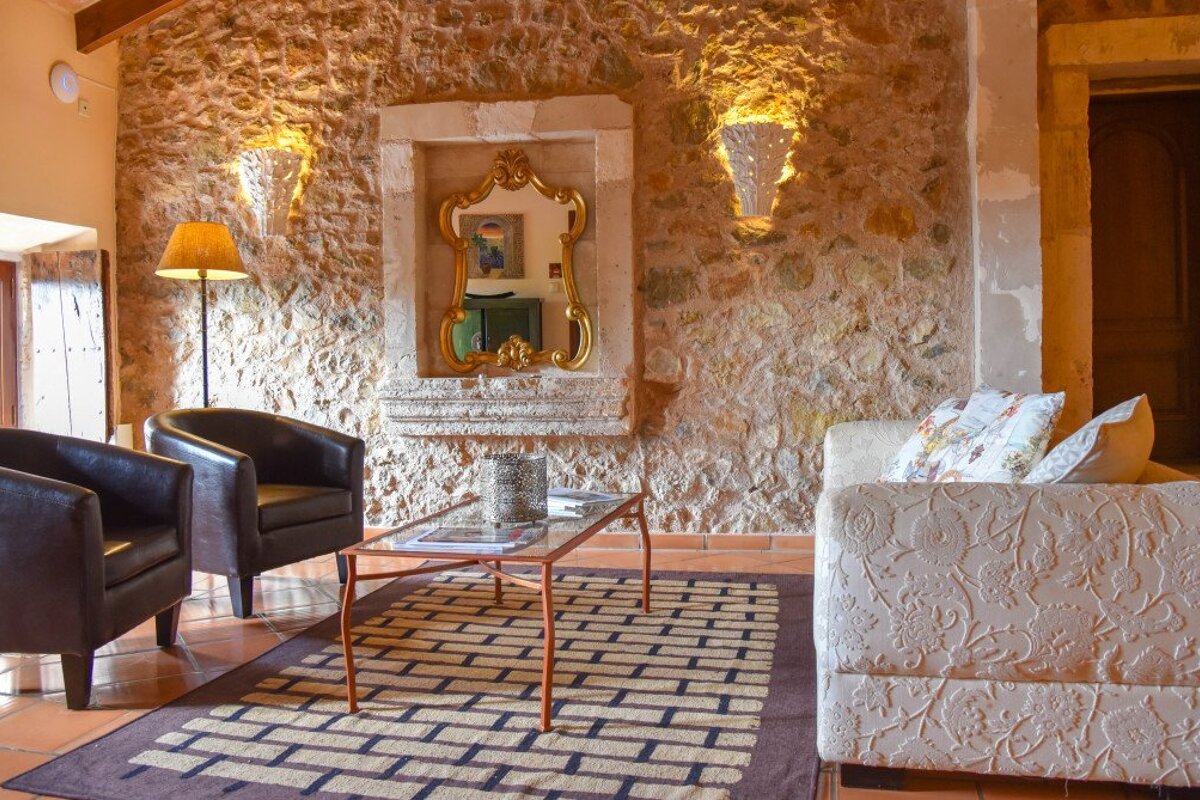 Font i Roig Boutique Hotel Review lounge room 