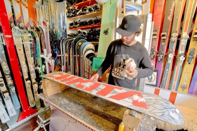 Le Vert ProShop Ski Hire, Chamonix - Les Gaillands shop interior
