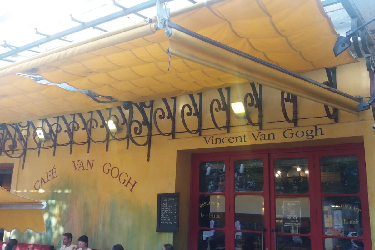 a famous cafe that van gogh painted