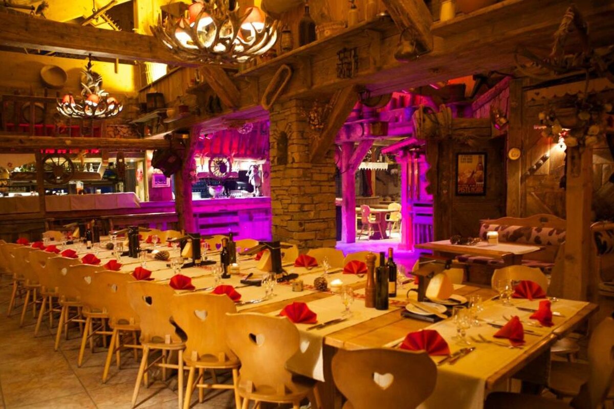 Chantebise 2100 Restaurant, Alpe d'Huez interior