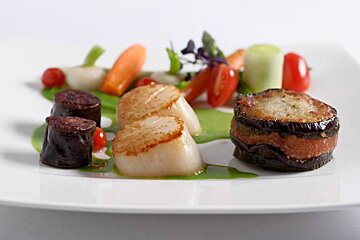 Kube Hotel, Saint Tropez style of cuisine