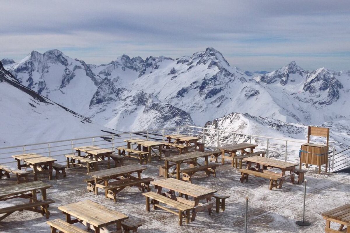 Le 3200 Mountain Restaurant & Cafe, Mont de Lans restaurant terrasse