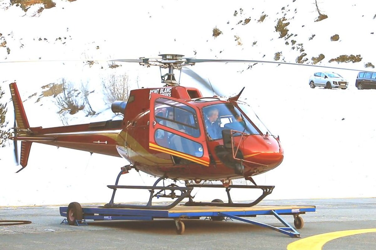 a helicopter flight to Mont blanc from les arcs