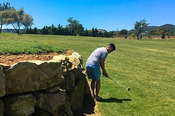 Playing the Pitch & Putt golf course near Palma