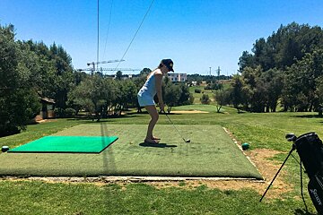 Playing the Pitch & Putt golf course near Palma