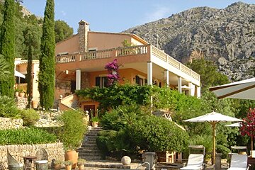 A large house with a mountain in the background