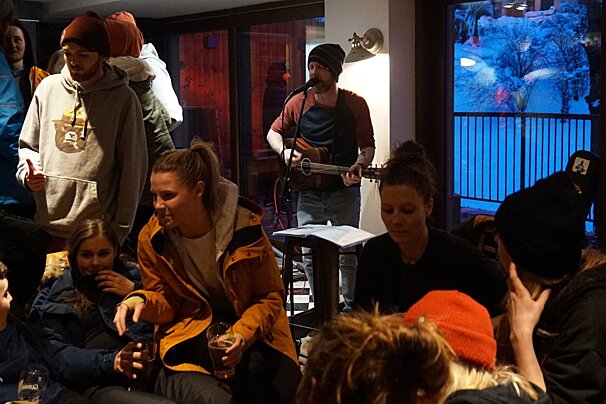 live music at rude lodge in morzine