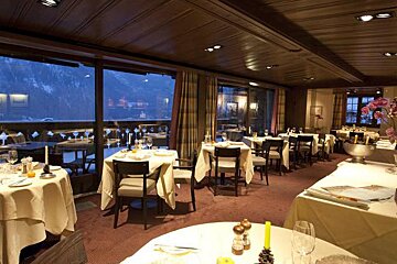 Auberge du Bois Prin Restaurant Review, Chamonix Main Town interior