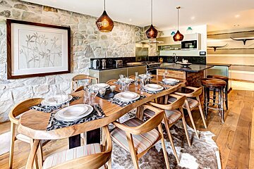 Centrale Apartment, Verbier - Centre dining area