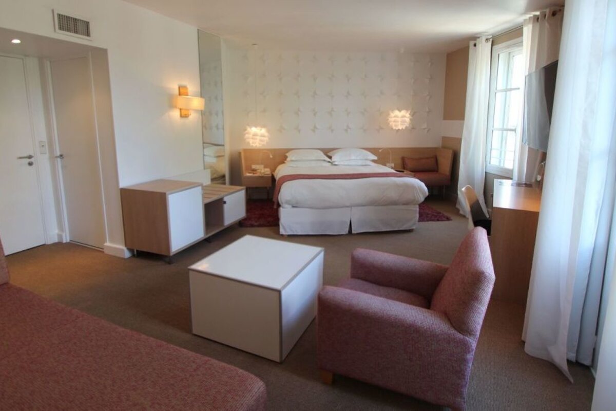 a picture of a hotel suite at Cezanne Hotel, Aix-en-Provence