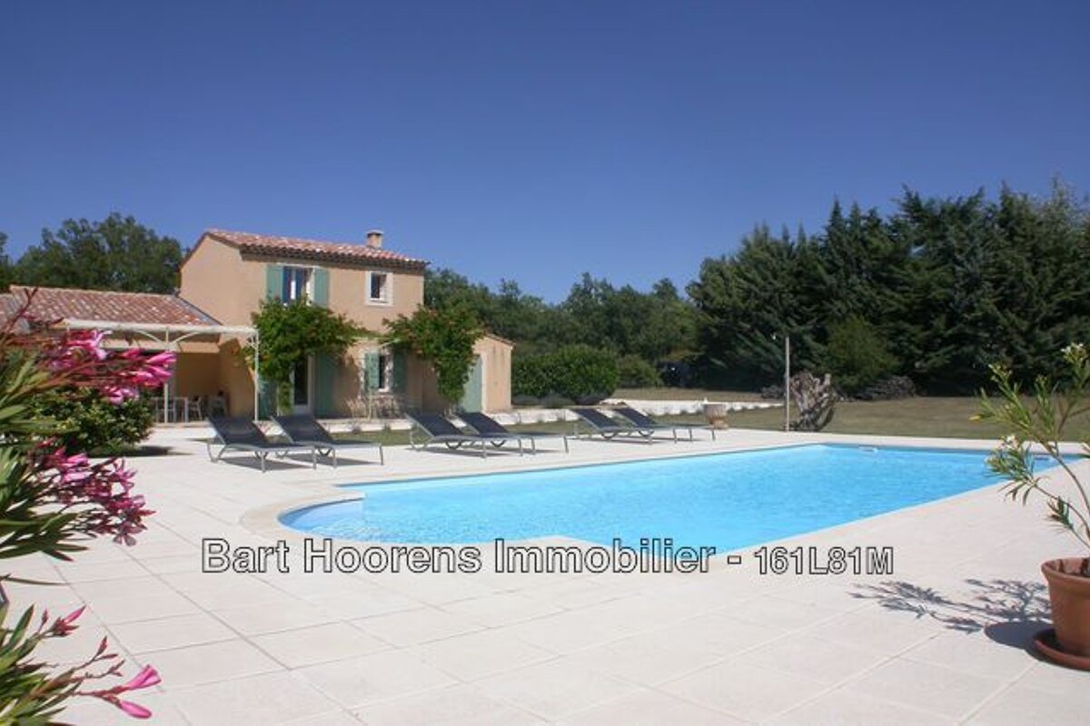 Charming Villa, Lacoste exterior