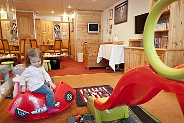 Les Sherpas Hotel, Courchevel 1850-games room
