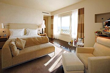 a picture of a hotel suite at Monte-Carlo Bay Hotel & Resort