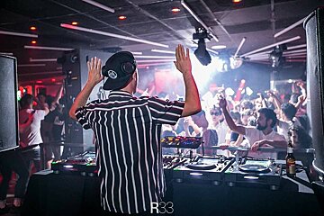 R33 at Wave Nightclub