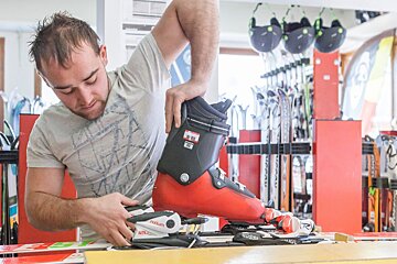 Skimium - Carrel Sports Ski Hire, Venosc shop interior