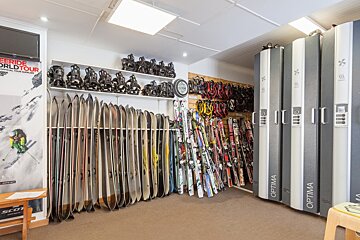 Skimium - Carrel Sports Ski Hire, Venosc shop interior
