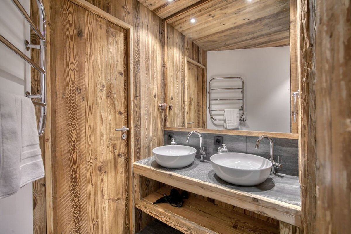 A bathroom with two sinks and a mirror