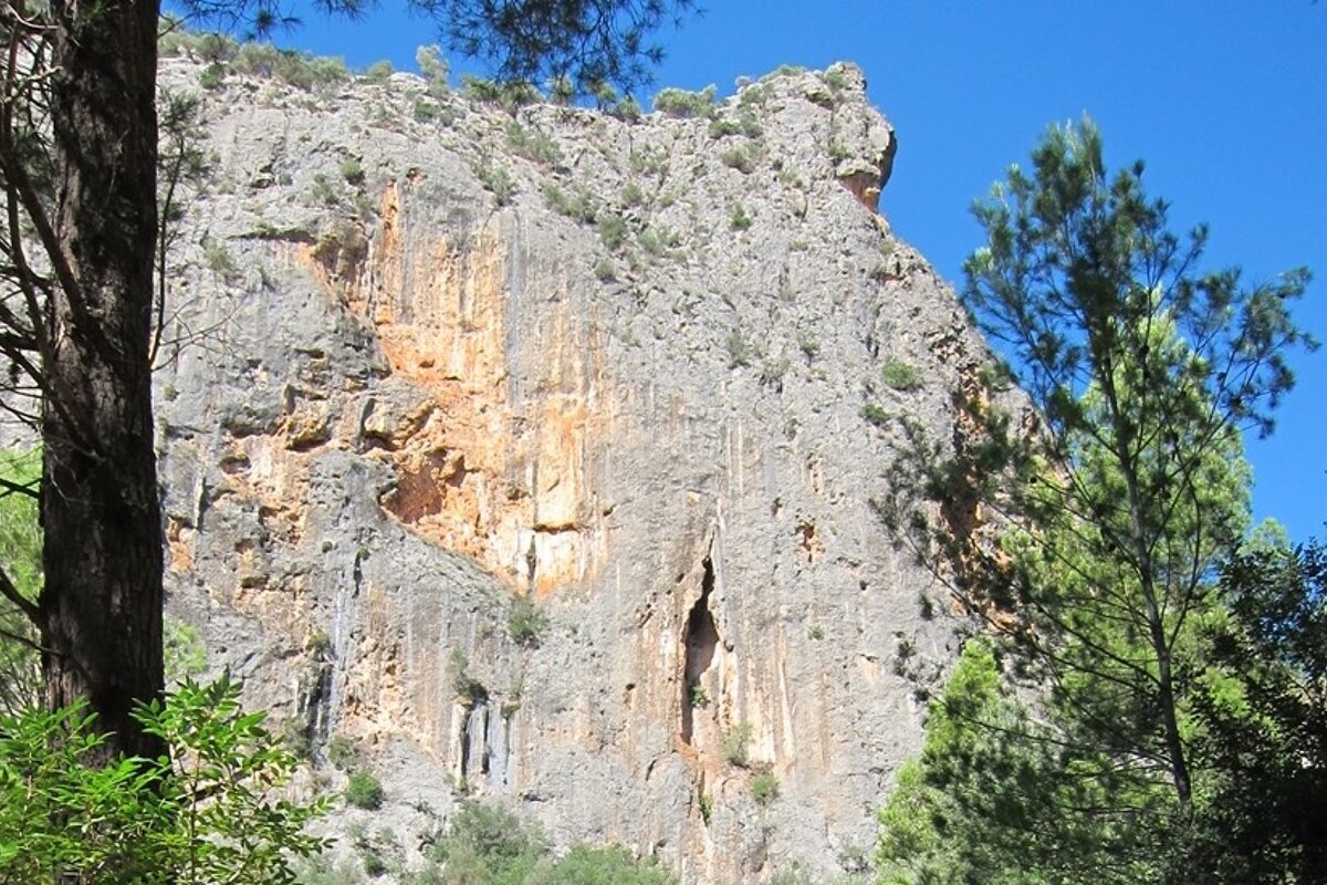 a picture of a stone rock wall great for climbing in Mallorca