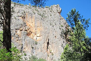 a picture of a stone rock wall great for climbing in Mallorca