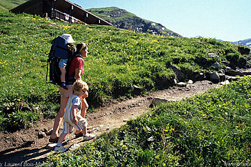 Hikers on the refuge path