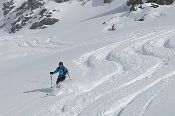 Snow reporter in powder