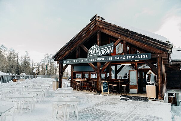 A restaurant called plan joran is covered in snow