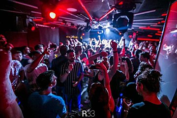 R33 at Wave Nightclub