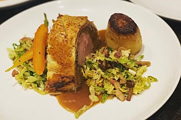 A plate of food with meat and vegetables on it