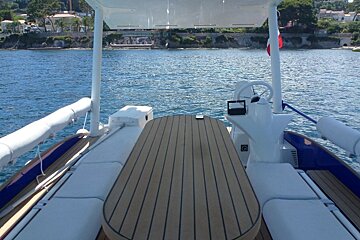 8 Person Motor Boat, Beaulieu-sur-Mer dining