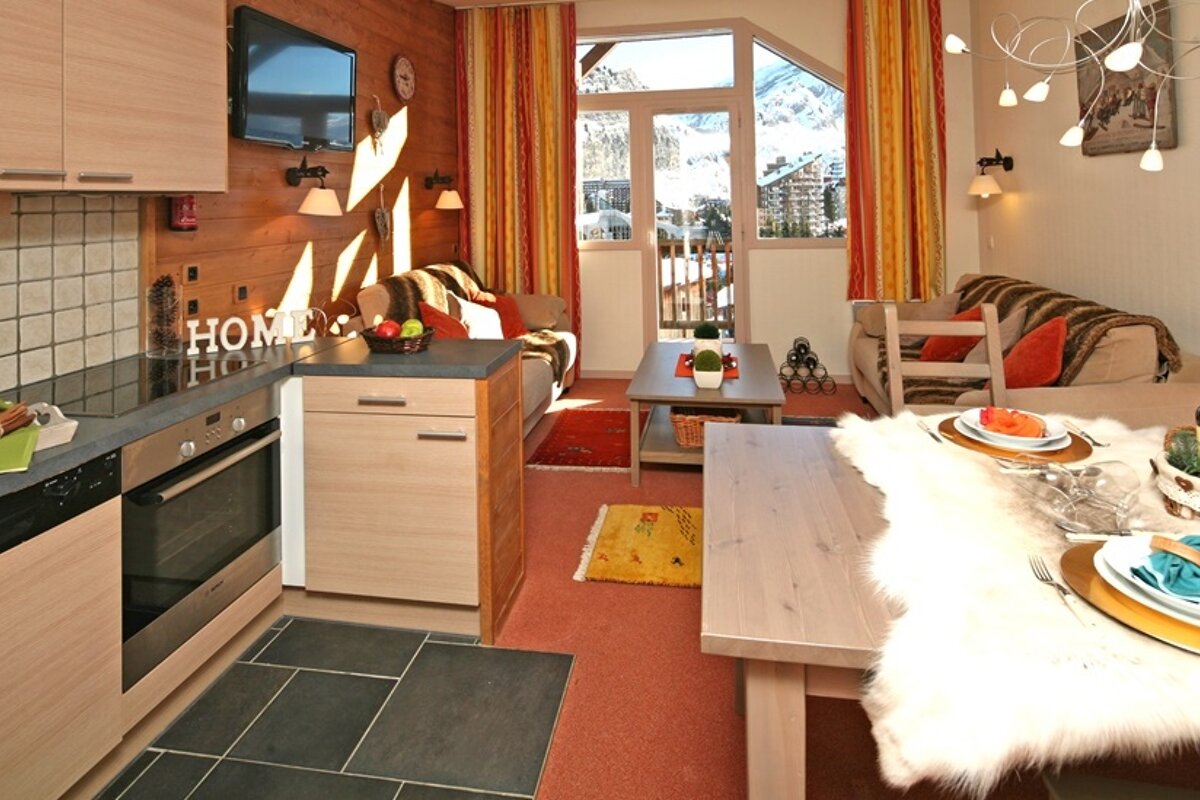 Neva Chalet, Avoriaz kitchen