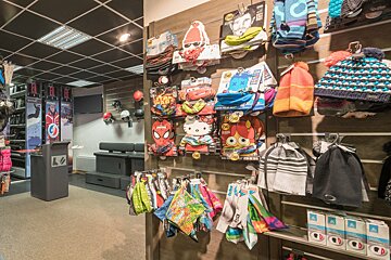 Skimium - Elpro Plagne 1800 Ski Hire, La Plagne 1800 shop interior