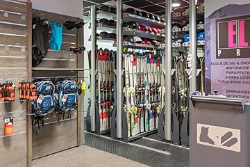 Skimium - Elpro Plagne 1800 Ski Hire, La Plagne 1800 shop interior