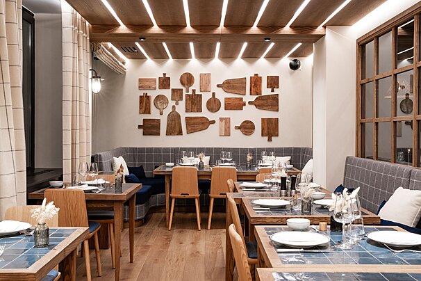 Interior of La Fèrma restaurant in Annapurna in Courchevel