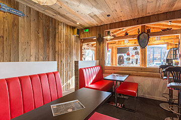 Mere Michel Cafe, Alpe d'Huez interior