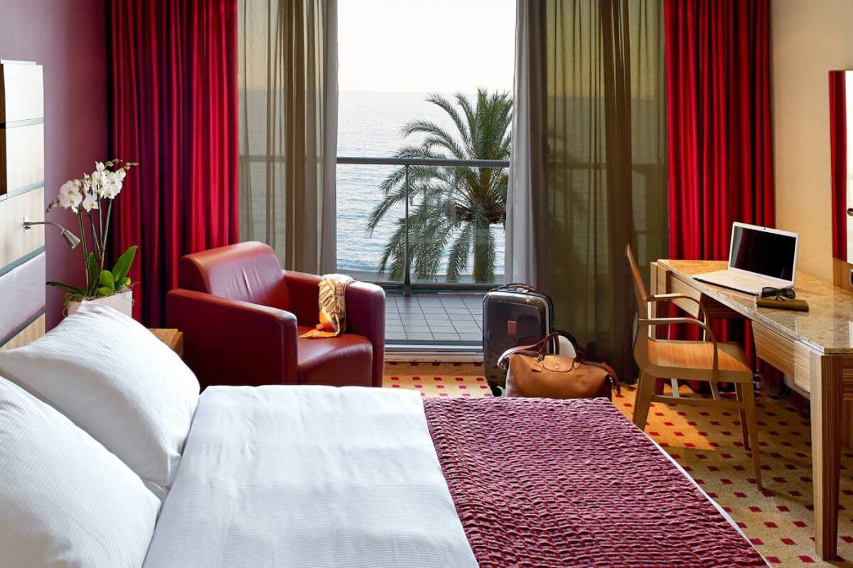 Radisson Blu Hotel, Nice double bedroom